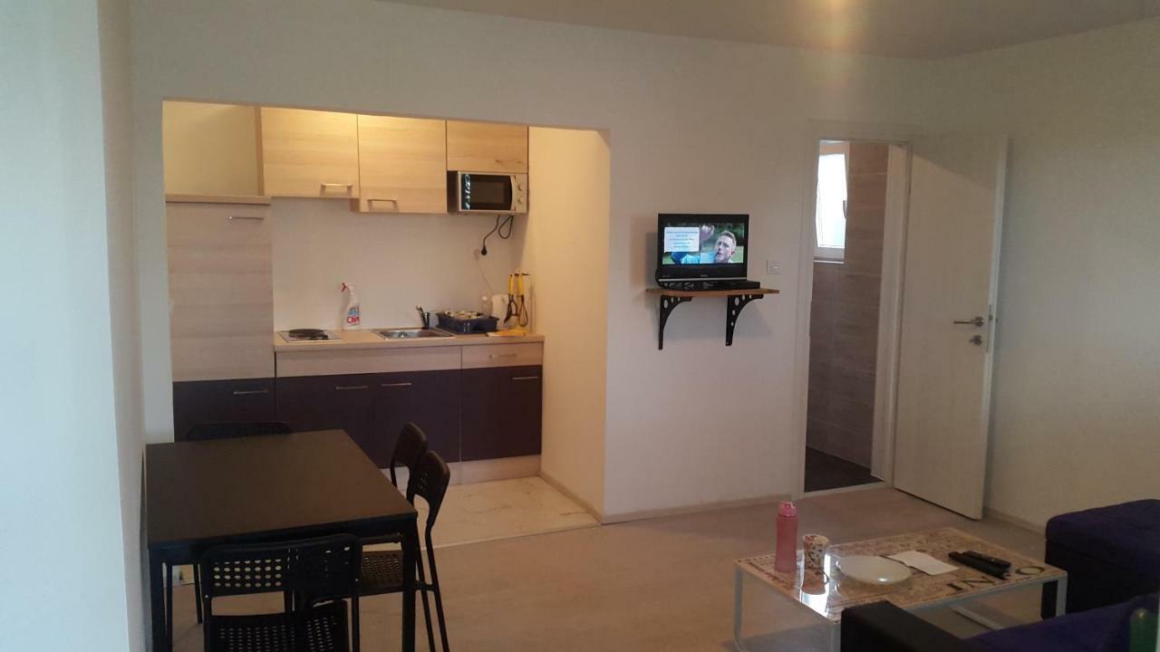 באסקה Apartments Katarina מראה חיצוני תמונה
